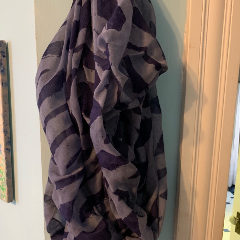 Blue swirl pattern scarf